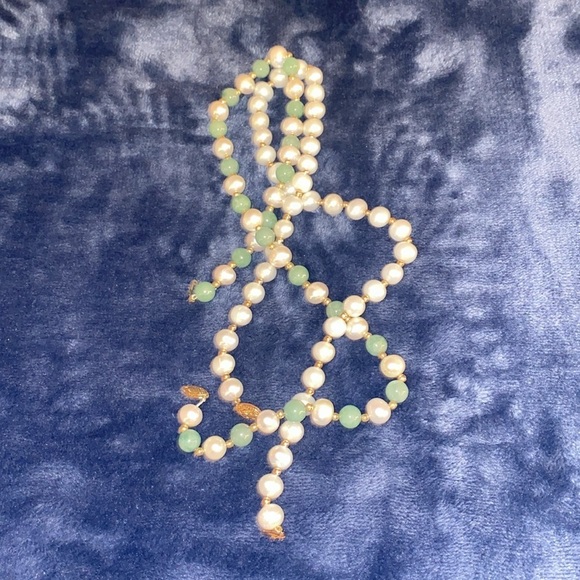 Pearl Necklace with 14K Gold Elegant and Class in one - Picture 15 of 17